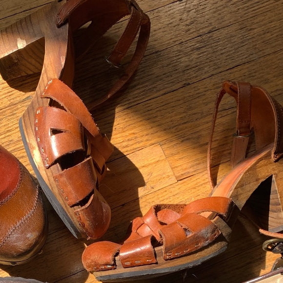 STUNNING 1970’s Wooden Stacked Heel Sandals, Gorgeous Leather 🤎 and Wood 🤎 - Picture 5 of 14